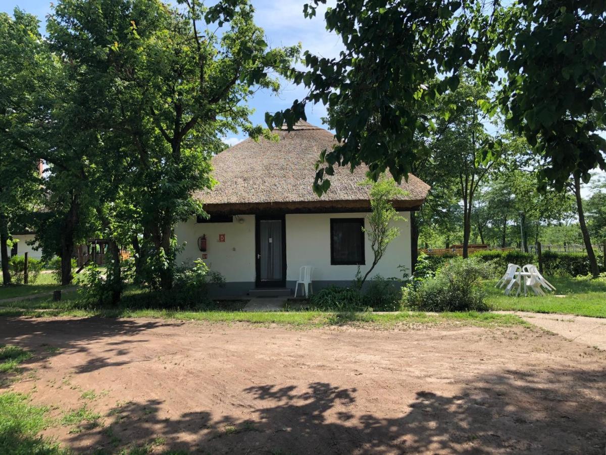 Patkos Motel Tiszafured Exterior photo