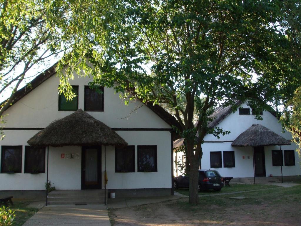 Patkos Motel Tiszafured Exterior photo