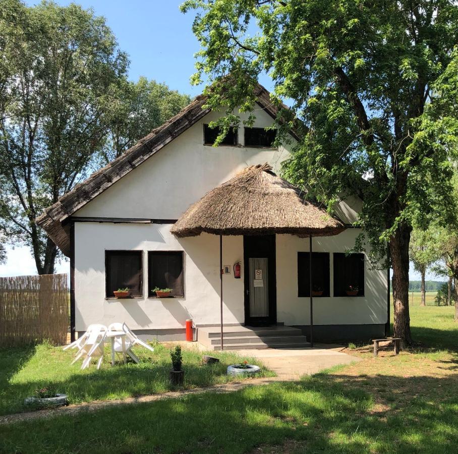 Patkos Motel Tiszafured Exterior photo